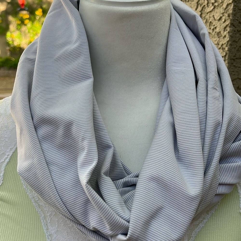 Lululemon scarf with snaps - versatile